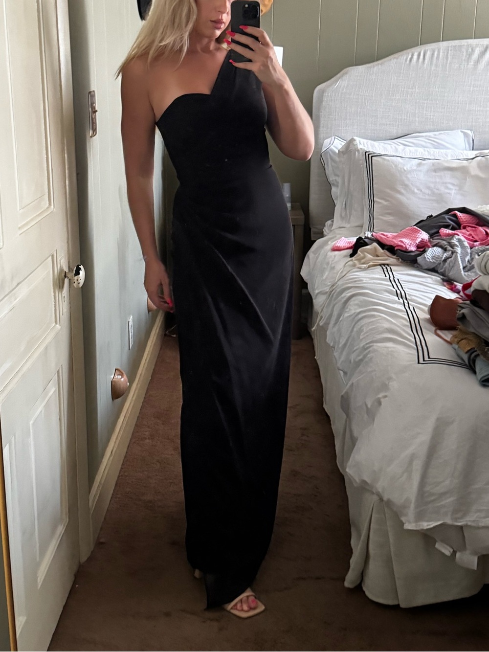 Elegant One-Shoulder Black Evening Dress